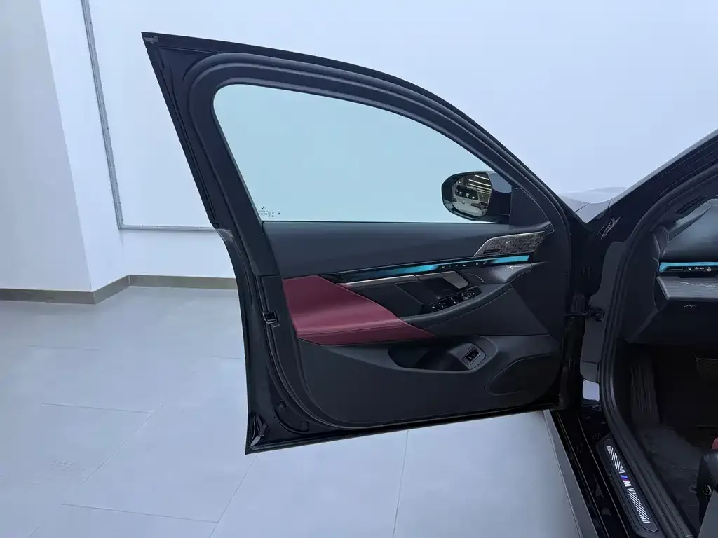 BMW i5 — фото 3
