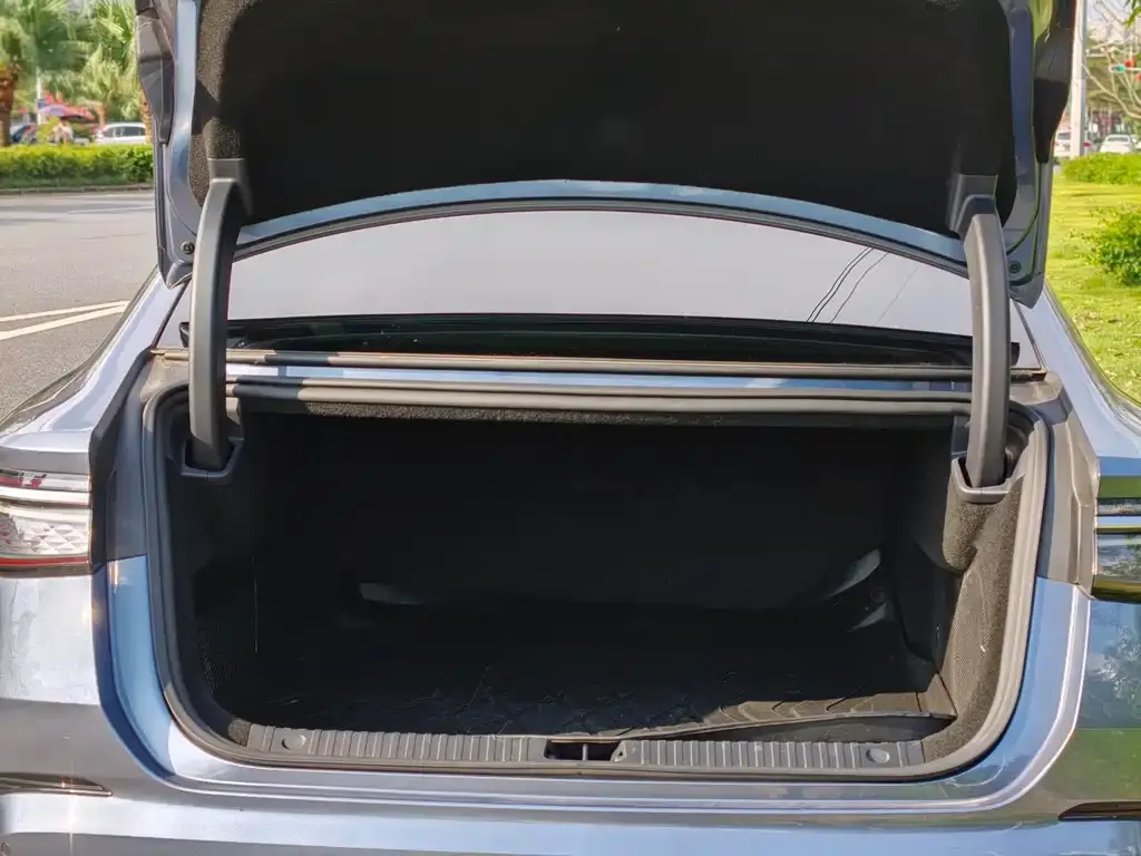 BYD Seal — фото 3