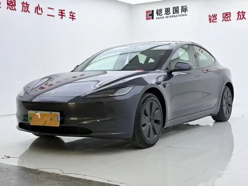 Tesla Model 3 — фото 1