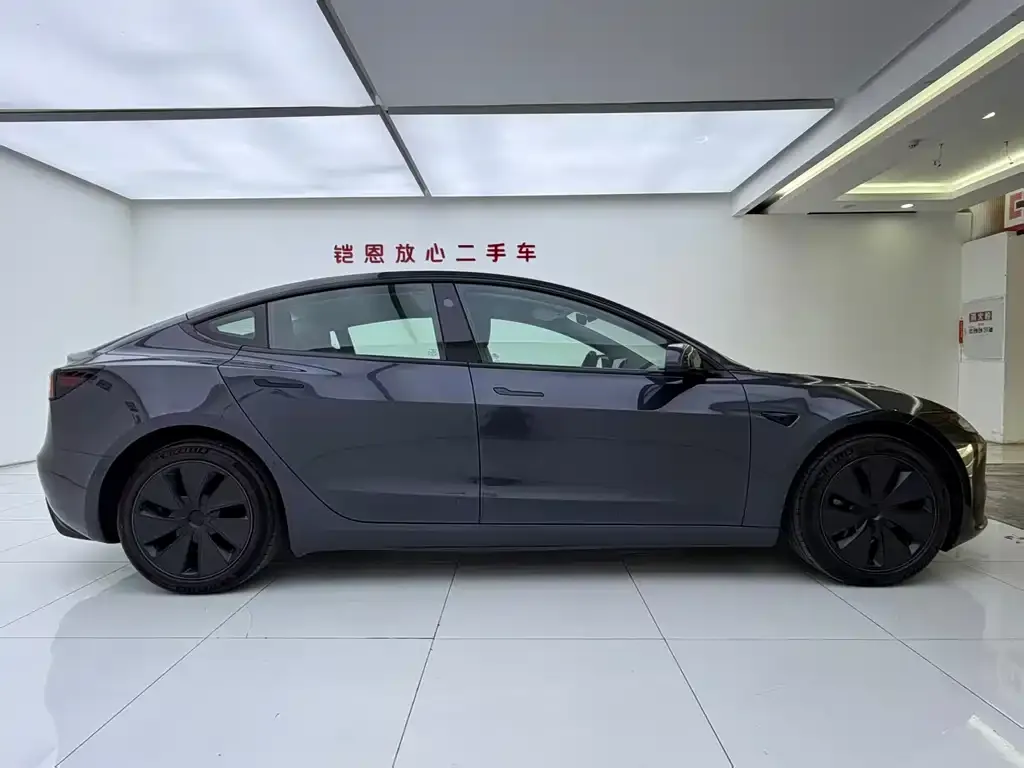 Tesla Model 3 — фото 9