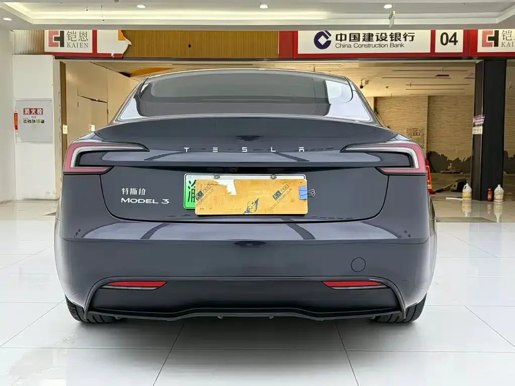 Tesla Model 3 — фото 5