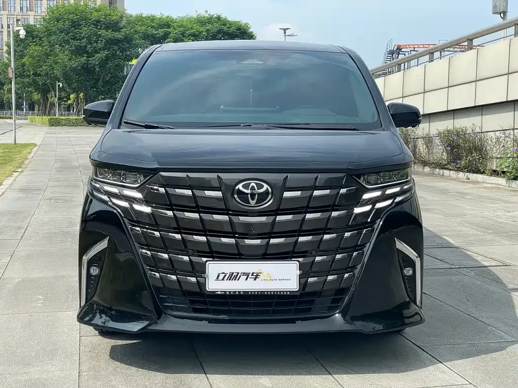 Toyota Alphard — фото 9