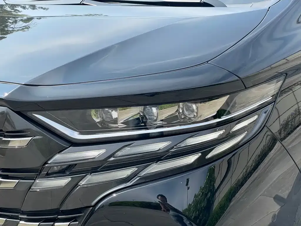 Toyota Alphard — фото 10