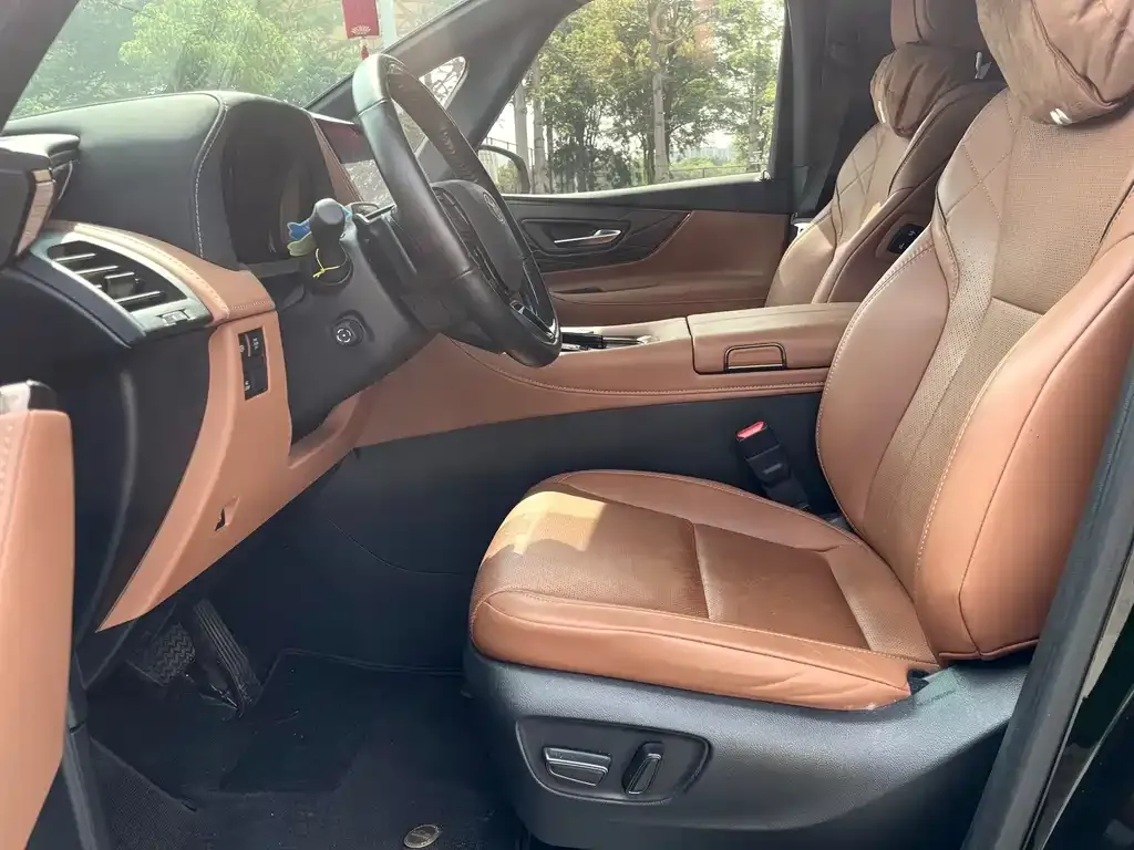 Toyota Alphard — фото 3