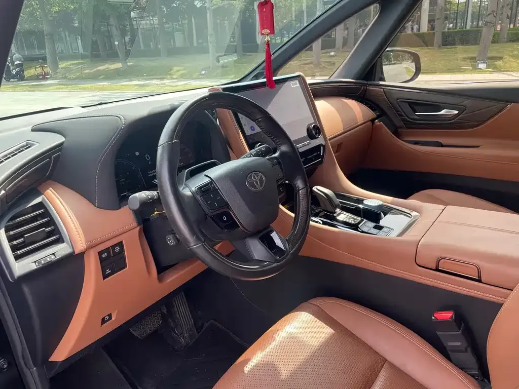 Toyota Alphard — фото 5