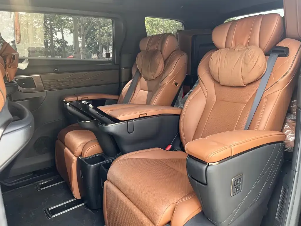 Toyota Alphard — фото 2