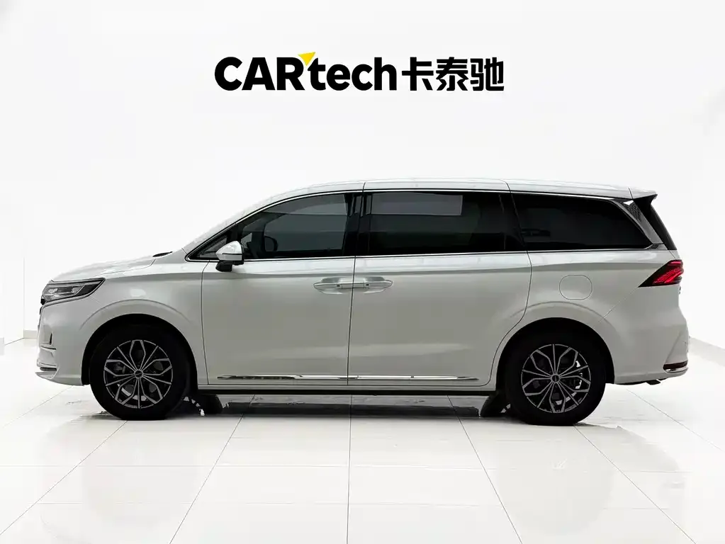 Roewe iMAX8 New Energy — фото 8