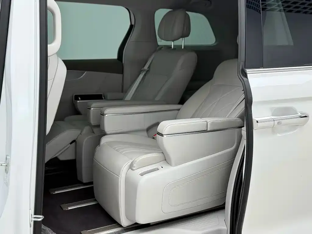 Roewe iMAX8 New Energy — фото 4