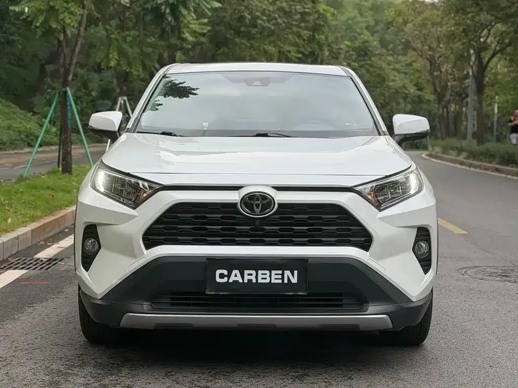 Toyota RAV4 — фото 9