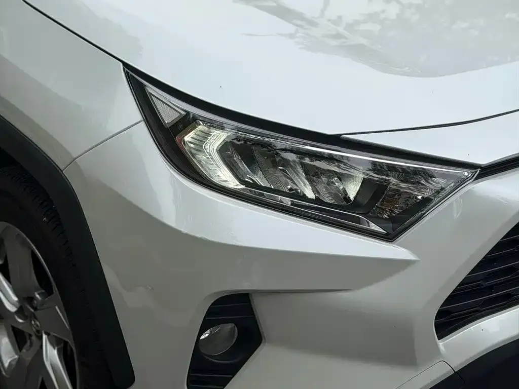 Toyota RAV4 — фото 3