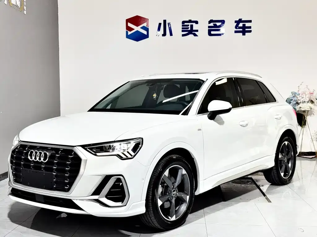 Audi Q3 — фото 1