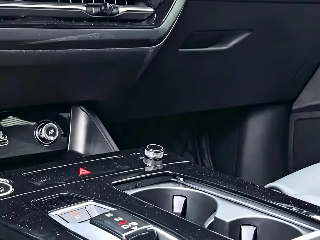Audi Q6L e-tron — фото 6
