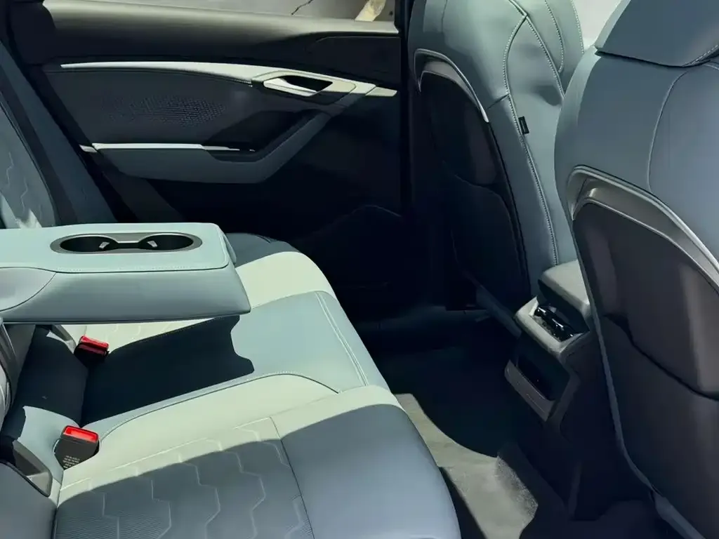 Audi Q6L e-tron — фото 2