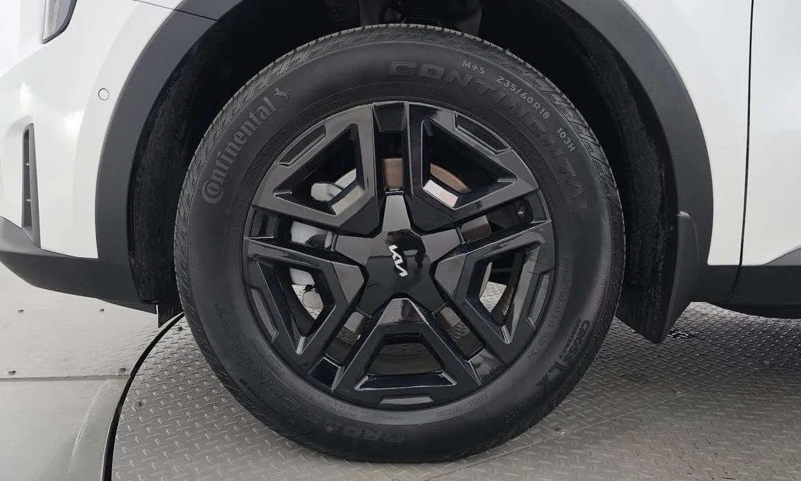 Kia Sorento — фото 8