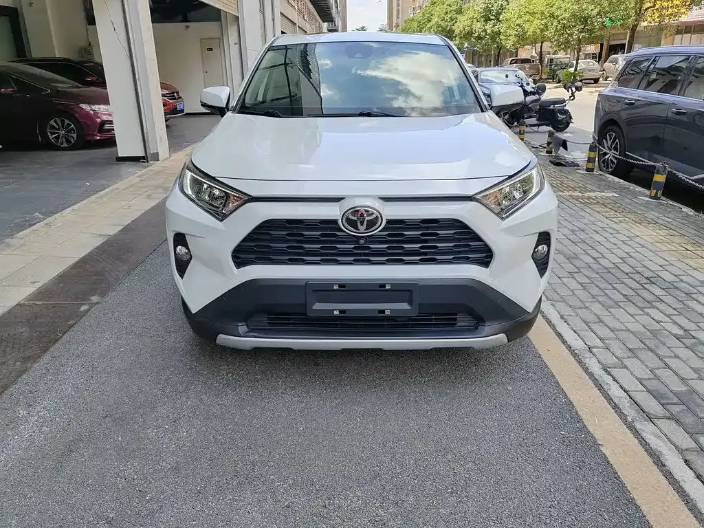 Toyota RAV4 — фото 9