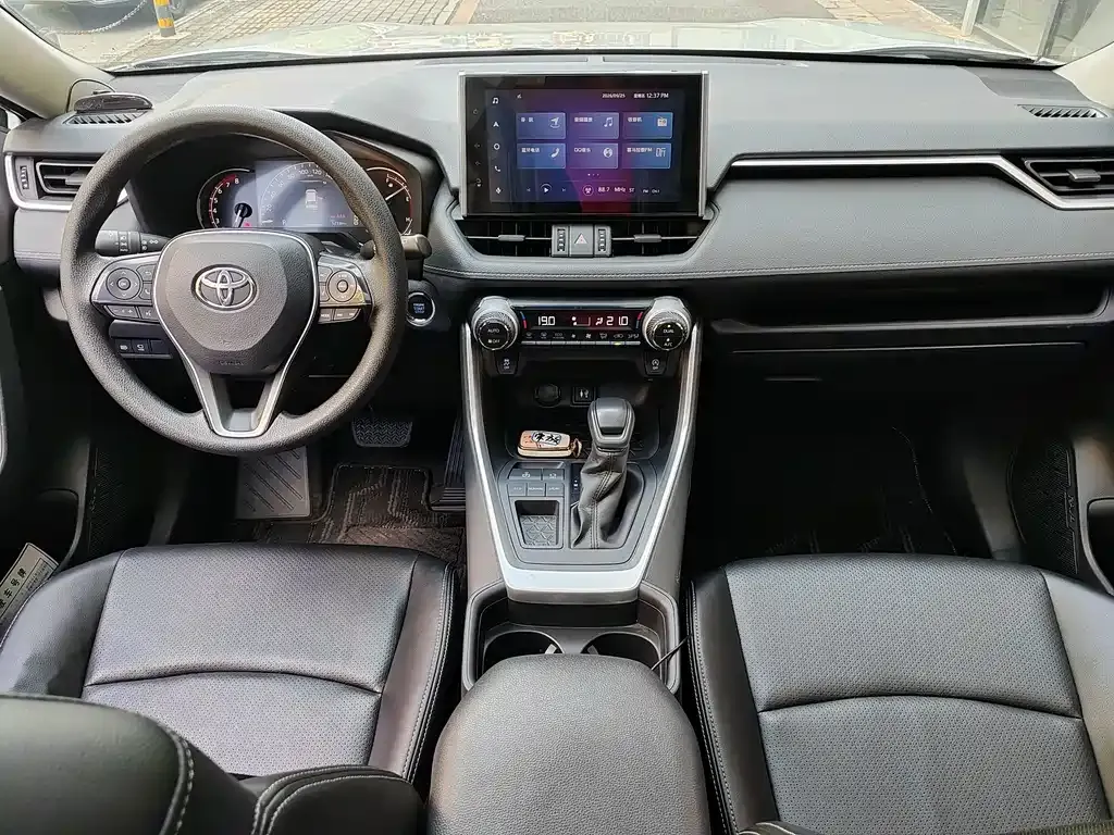 Toyota RAV4 — фото 3