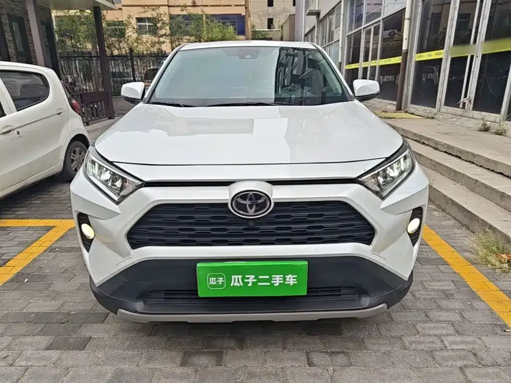 Toyota RAV4 — фото 5