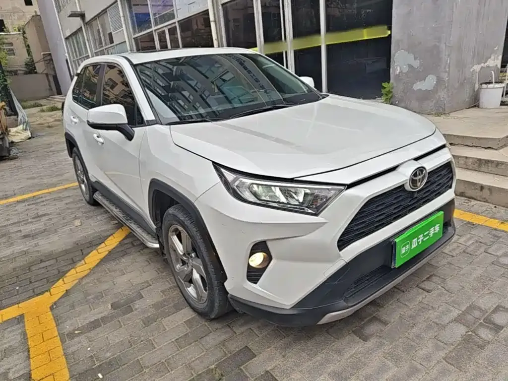 Toyota RAV4 — фото 9