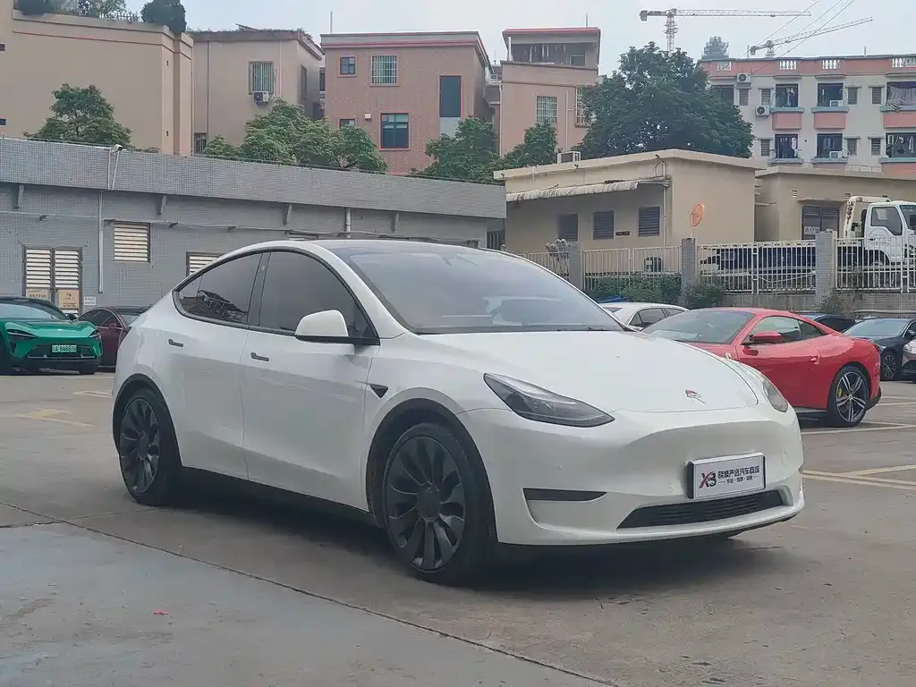 Tesla Model Y — фото 7