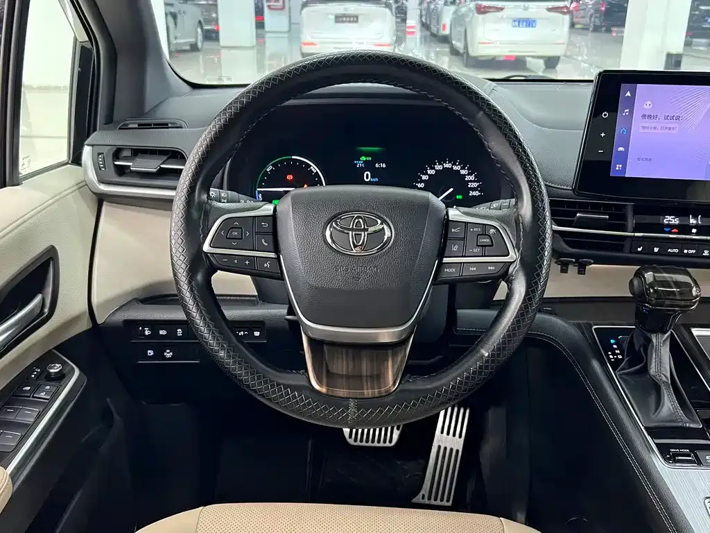 Toyota Sienna — фото 8