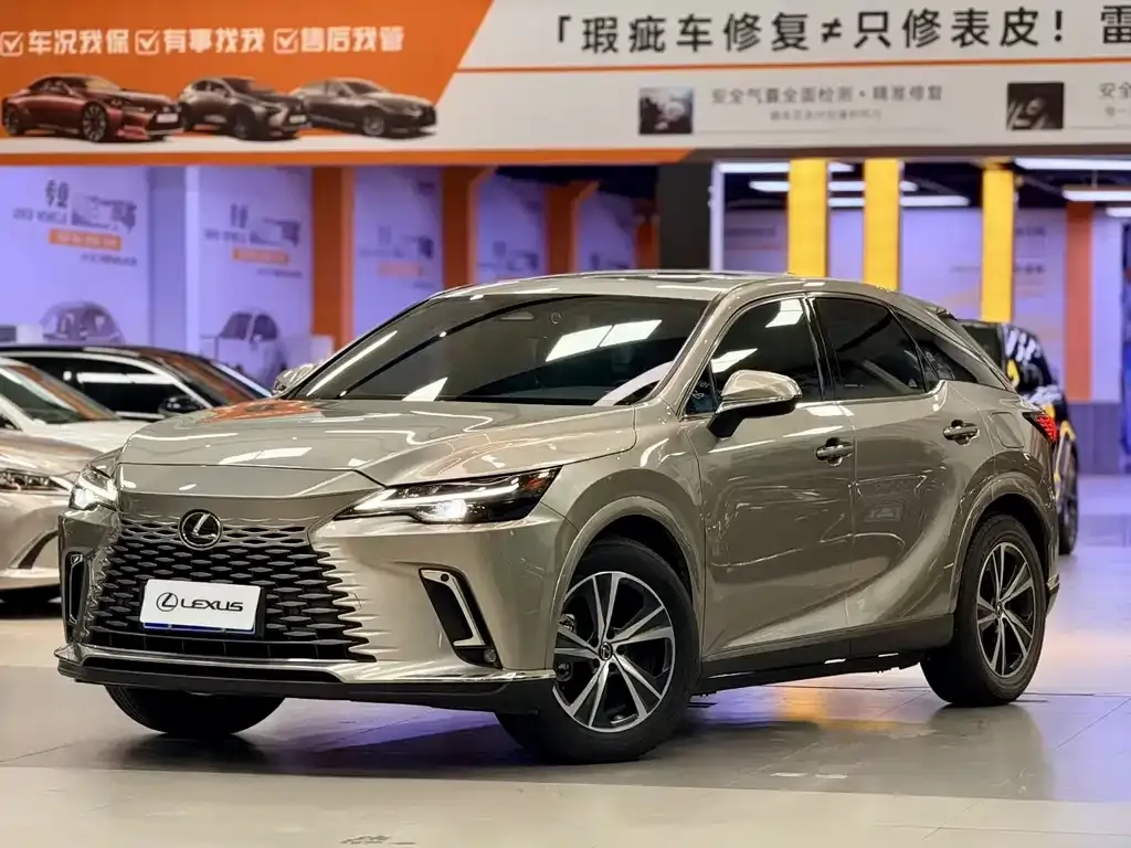 Lexus RX — фото 1