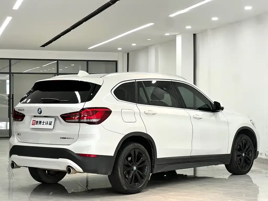 BMW X1 — фото 9