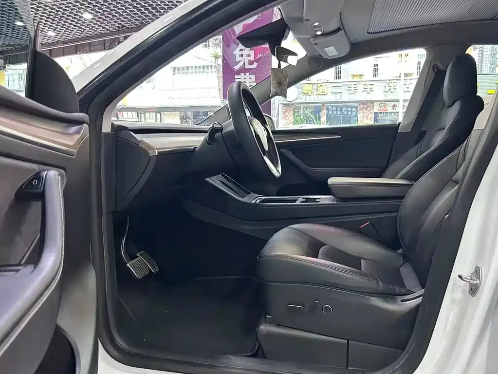 Tesla Model Y — фото 8