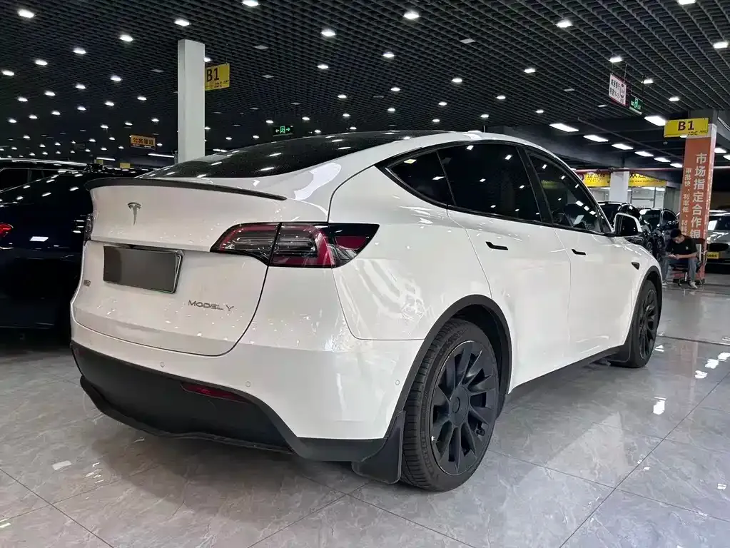 Tesla Model Y — фото 7