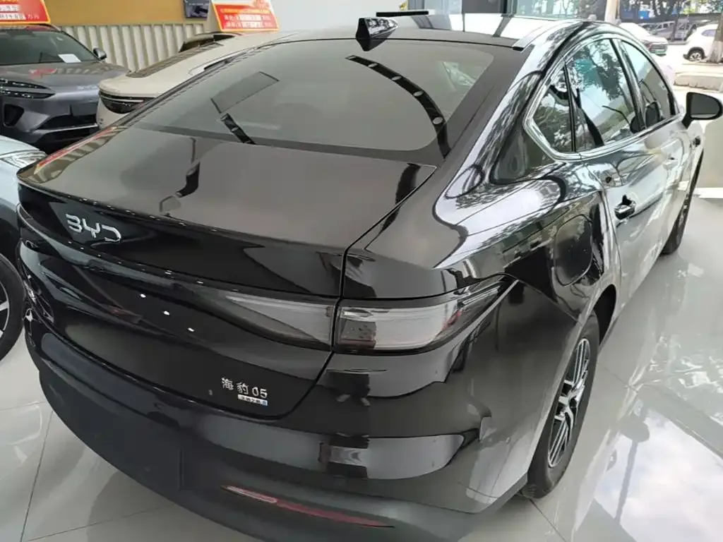BYD Seal 05 DM-i — фото 10