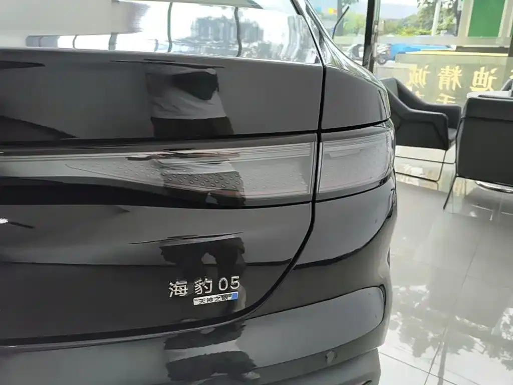 BYD Seal 05 DM-i — фото 9