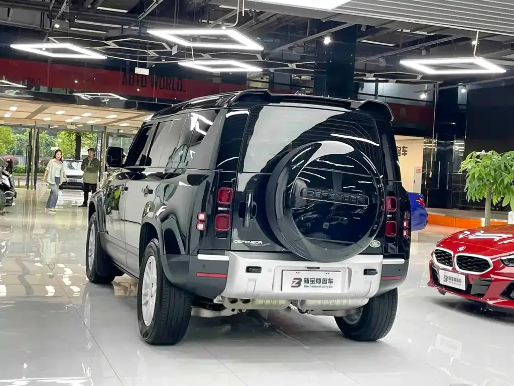 Land Rover Defender — фото 10