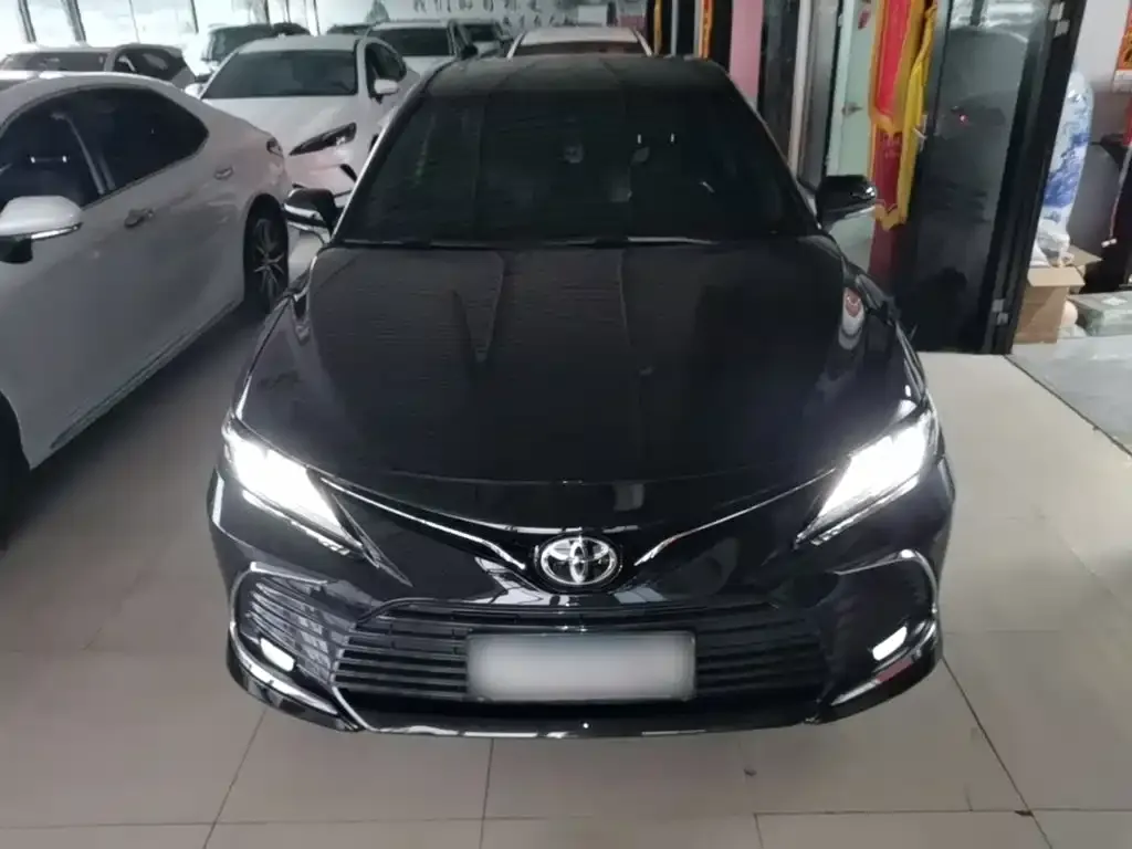 Toyota Camry — фото 5