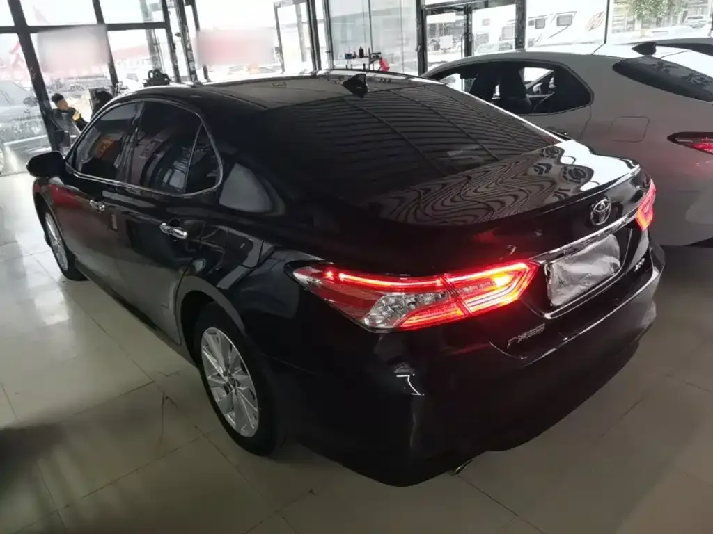 Toyota Camry — фото 7
