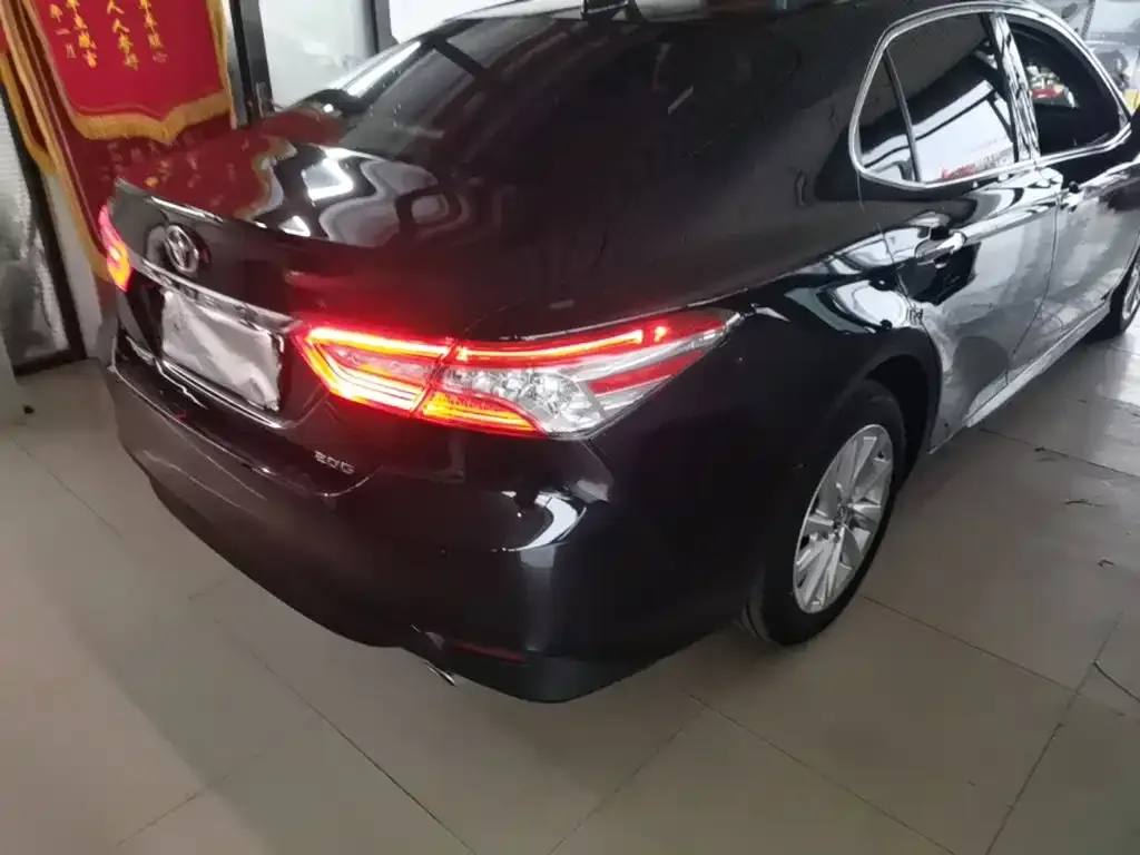 Toyota Camry — фото 2
