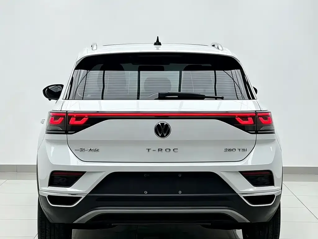 Volkswagen T-Roc — фото 6