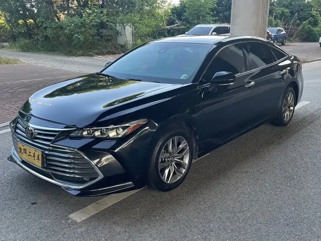 Toyota Avalon — фото 1