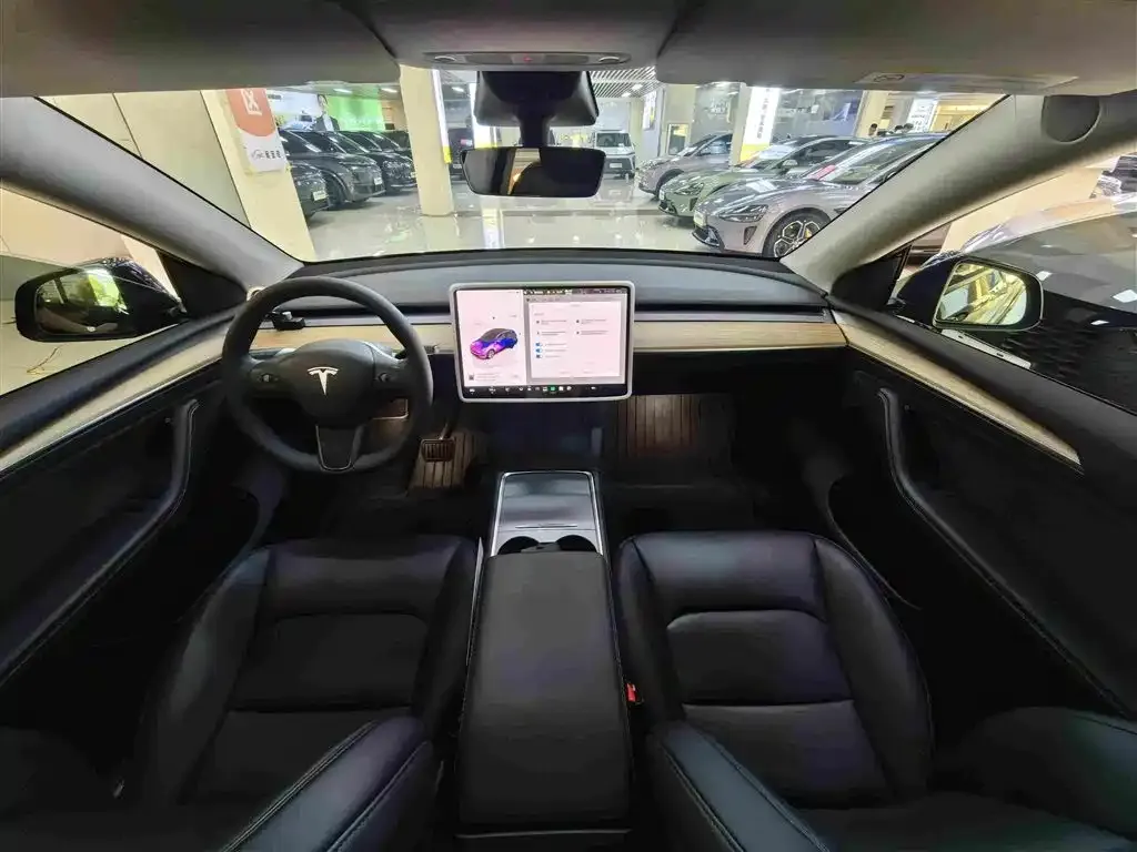 Tesla Model Y — фото 6