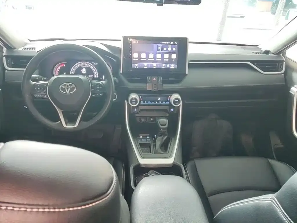 Toyota RAV4 — фото 2