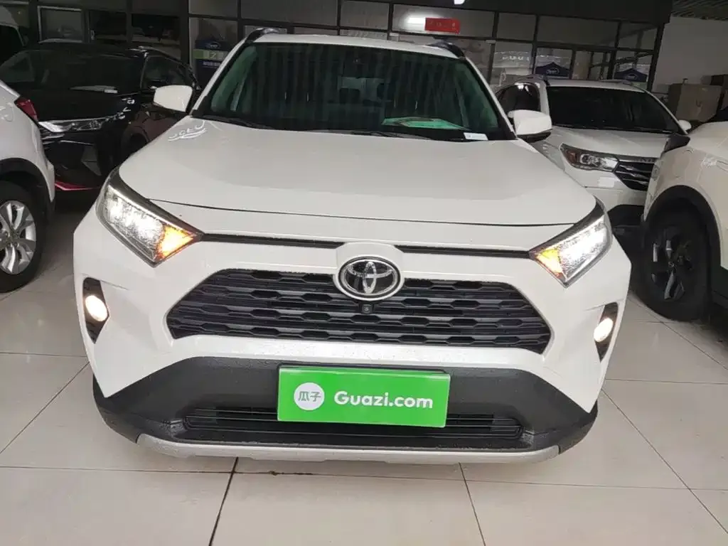 Toyota RAV4 — фото 7