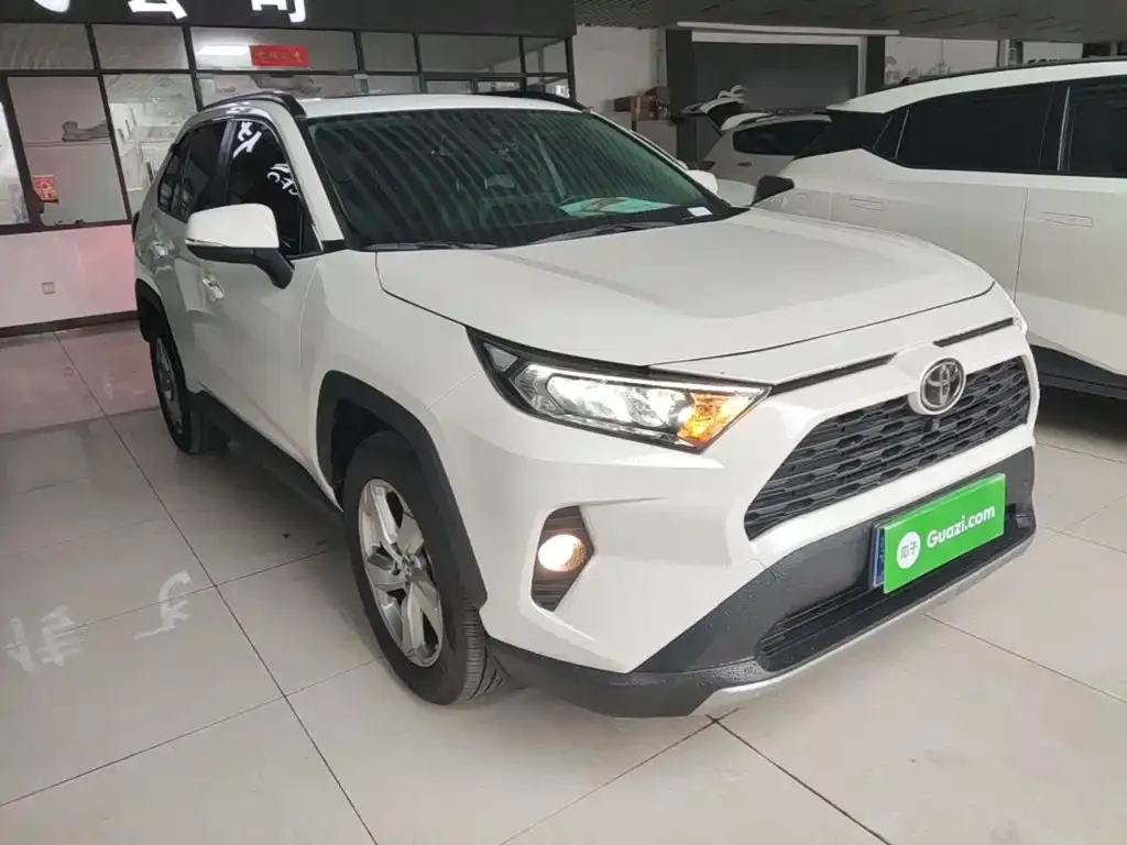 Toyota RAV4 — фото 8