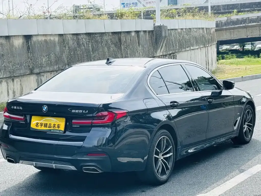 BMW 5 Series — фото 5