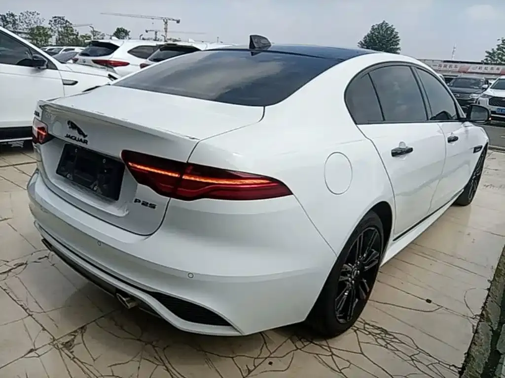 Jaguar XEL — фото 8