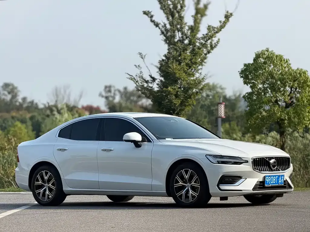 Volvo S60 — фото 10