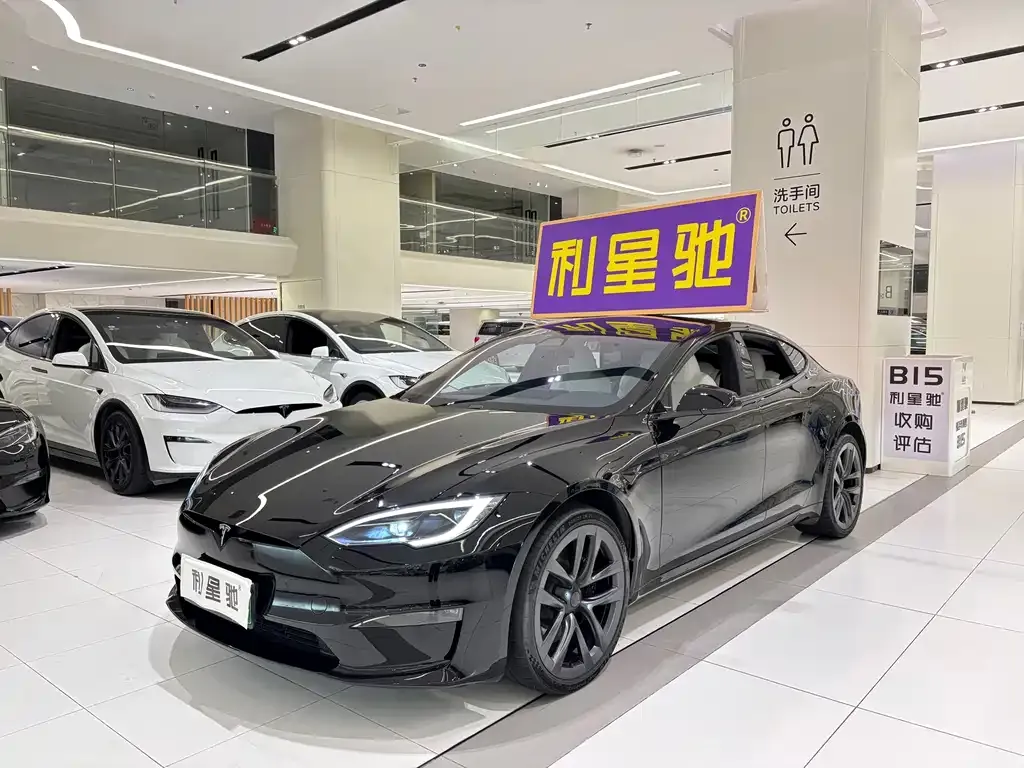 Tesla Model S — фото 1