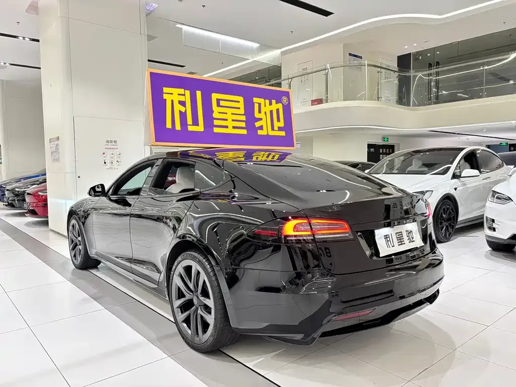 Tesla Model S — фото 5