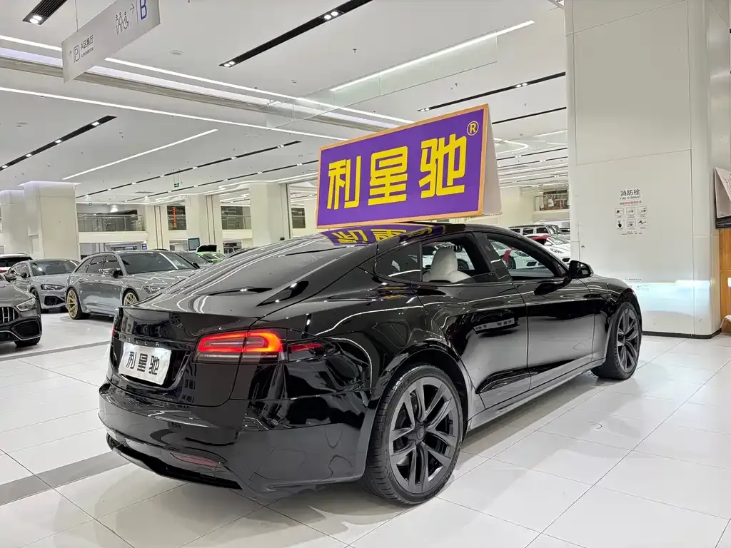 Tesla Model S — фото 7