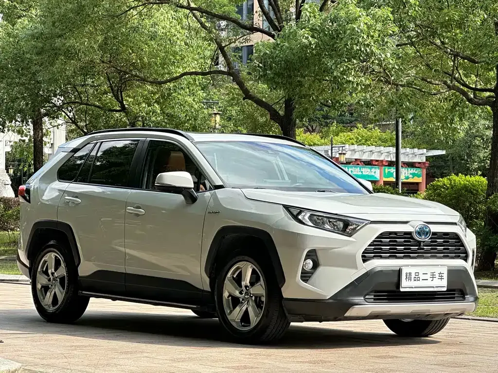 Toyota RAV4 — фото 7