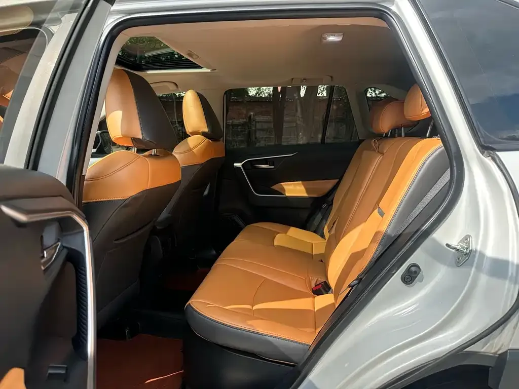 Toyota RAV4 — фото 8