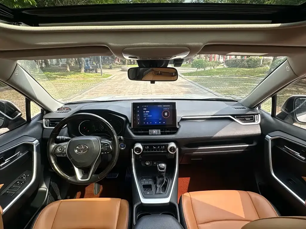 Toyota RAV4 — фото 3