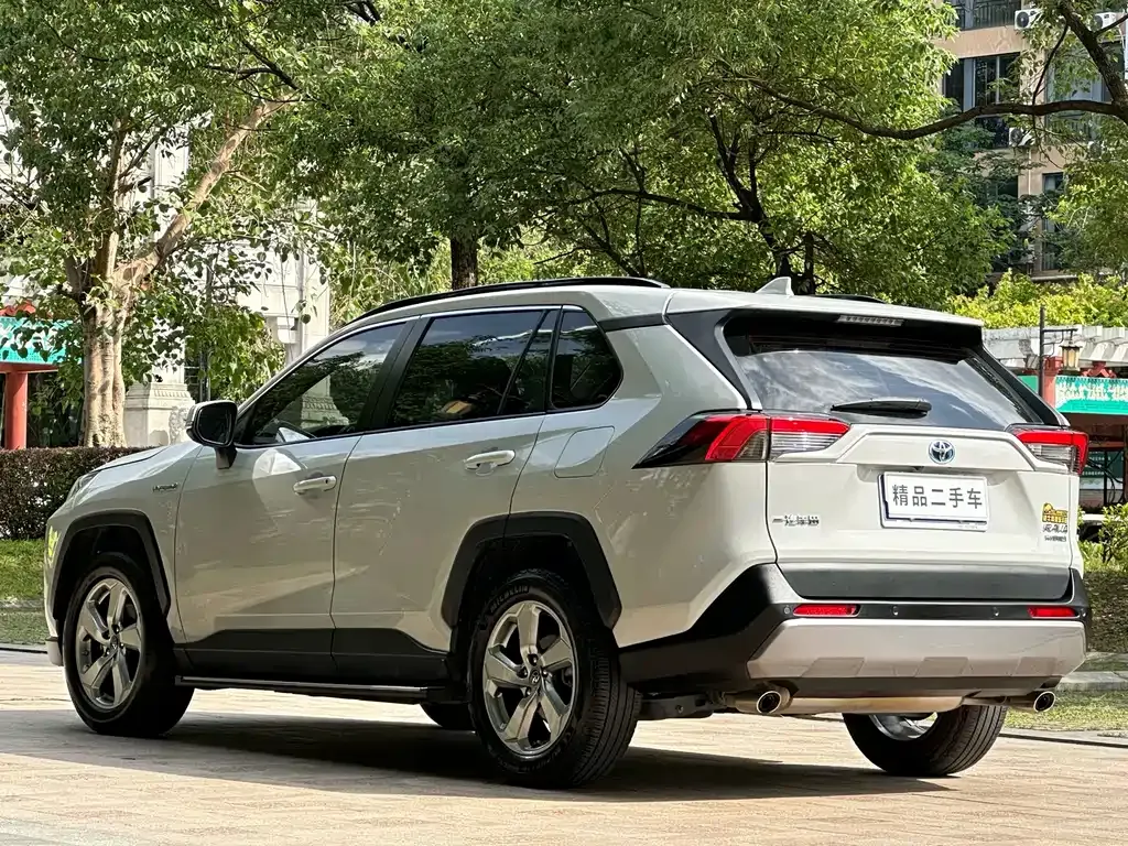 Toyota RAV4 — фото 4